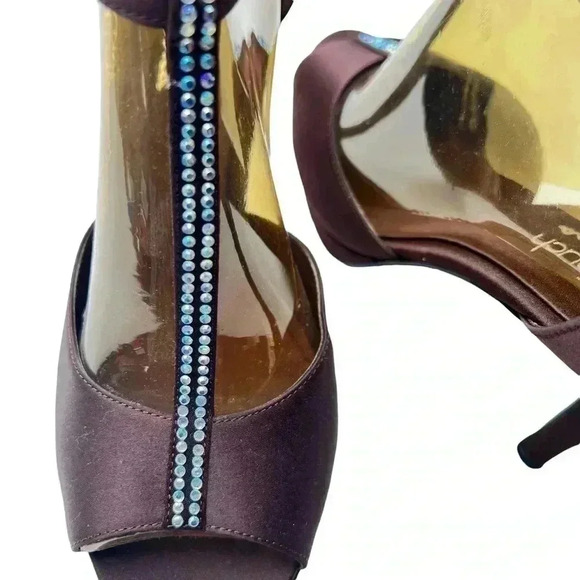 THE TOUCH OF NINA CHOCOLATE BROWN HEELS •SIZE 9.5•BEAUTIFUL RHINESTONE DETAILS• - Picture 9 of 10